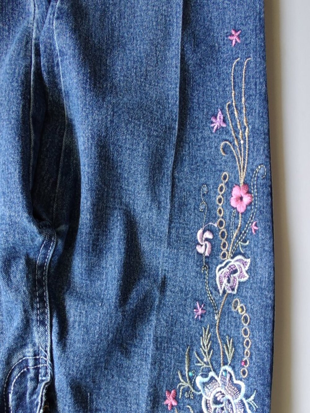 Embroidered blue jeans size XS permanent pressed boot cut - Picture 3 of 15
